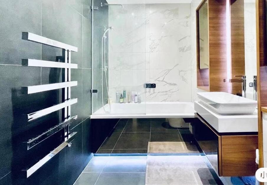 2 Bedroom Modern Flat Near Tower Bridge