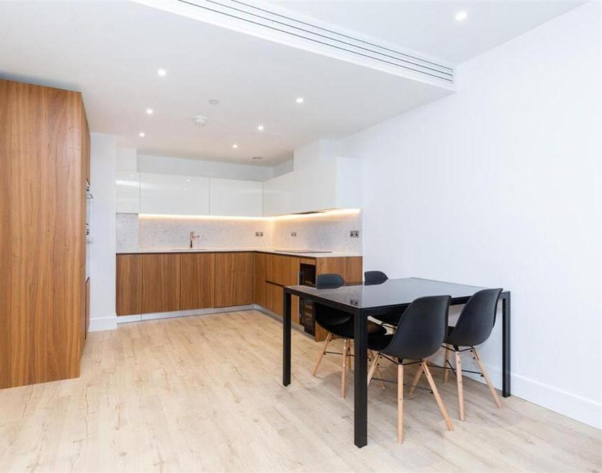 2 Bedroom Modern Flat Near Tower Bridge Apartment